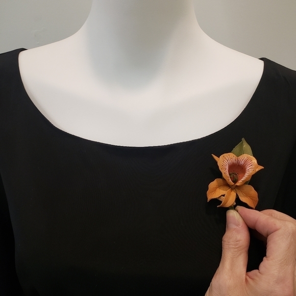 VINTAGE Handmade Leather Orchid Floral Brooch Pin - Picture 3 of 5